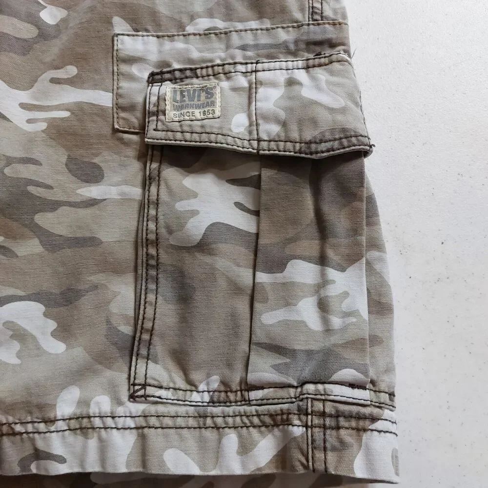 Levis gear up